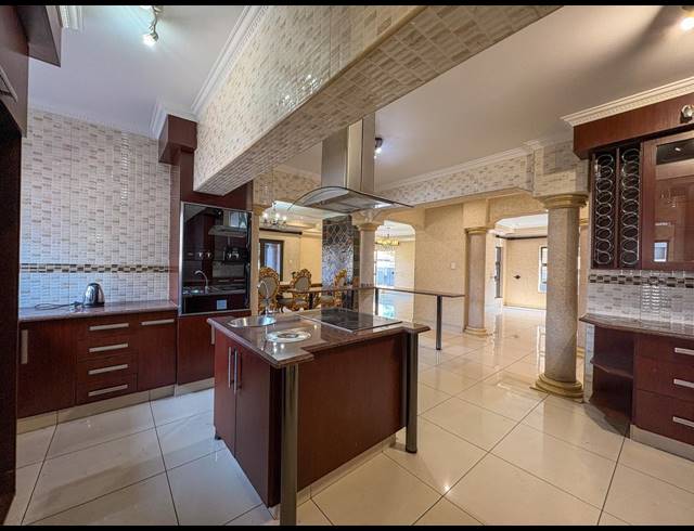 5 BEDROOM HOUSE FOR SALE IN HELDERWYK